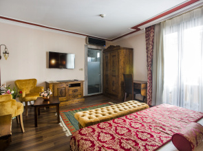Rose Garden Suites