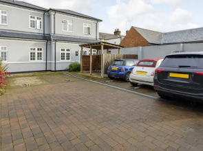 Ragan Court Apartments in Aldershot