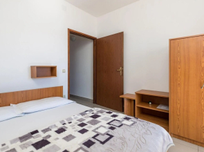 Beautiful Apartment in Prizna With Wifi and 3 Bedrooms