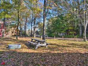 Rustic Rothbury Cabin w/ Resort Amenity Access!