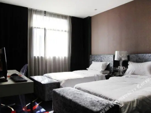 Elan Hotel (Wuhan Jiangxia Passenger Station)