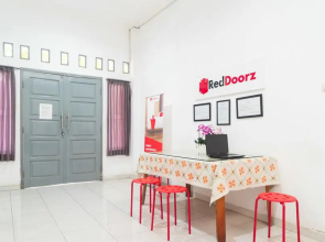 RedDoorz Syariah near Grand Galaxy Park