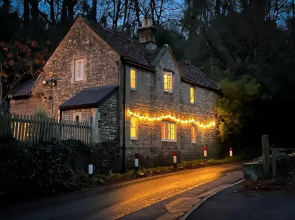 Beautiful Cottage Near Bath