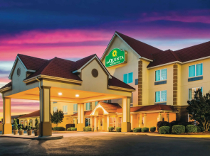 La Quinta Inn & Suites by Wyndham Russellville