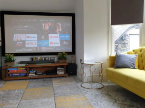 Central Windermere Luxury two bed Apartment Dog Friendly