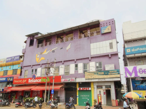 OYO 11883 Hotel Purple Inn