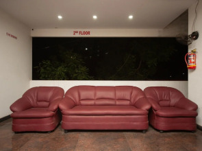 OYO 27032 Sri Kumaran Residency