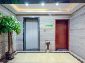 Huayun Select Hotel