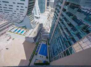 Tanin - Apartment Amidst Lively Area With Pool and Balcony