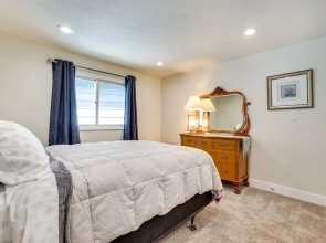 Twin Falls Vacation Rental w/ Yard < 3 Mi to Town!