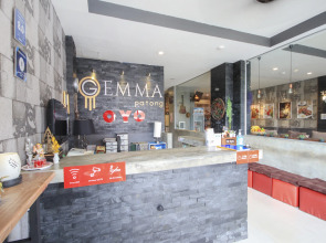 OYO 75321 Gemma Patong