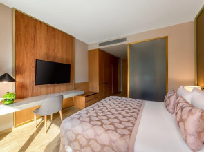 Отель Voco Dubai Monaco The Heart of Europe