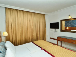 Tropic Beach Club Side