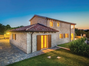 Stunning Home in Turcic With Wifi and 4 Bedrooms