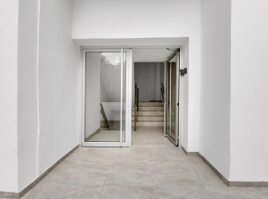 Sanders Crystal - Dreamy 3-bdr Apt w Balconies
