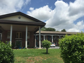 Scottish Inn & Suites