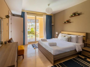 Jazzy 1BDR w Outdoor Pool View Terrace Free Pool & Beach Access