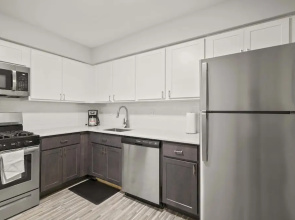 Relaxing 2BR 2BA Unit in the City