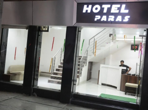 Hotel Paras