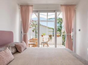 Beach Front Vacation Home, Private Beach, Boat Rental