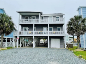 Beach Bells 4 Bedroom Home by RedAwning