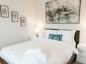 Lakefront Beachfront top Floor Condo w Pool