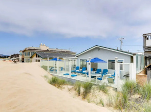 Between the Dunes: Breezy Beachfront Oceano Home!