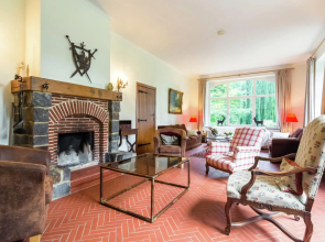 Beautiful Mansion in Beauplateau near Forest