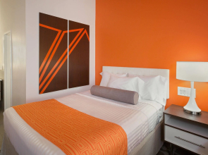 Howard Johnson Hotel by Wyndham Toms River