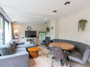 Bungalow Near Sint Maartenszee Beach