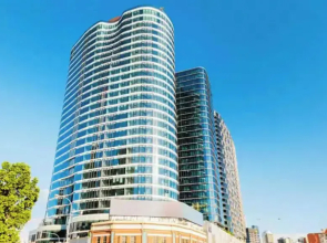 Luxury Apartments w Rooftop Pool CBD