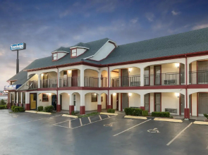 Travelodge Inn & Suites by Wyndham Norman
