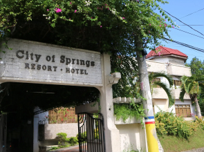 City of Springs Hotel