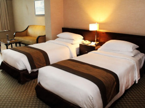 Pacific Regency Hotel Suites