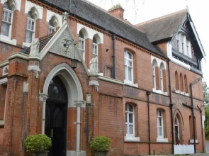 Beautiful 1-bed Apartment Situated in a Mansion
