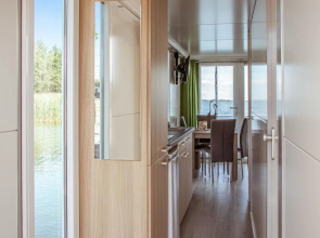 Nice Ship/boat in Biddinghuizen With 2 Bedrooms and Wifi
