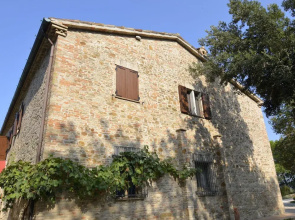 Cushy Apartment With Swimming Pool, Garden,fireplace,parking