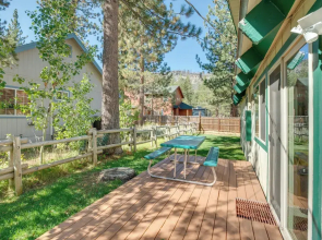 11 Mi to Ski Resorts! Lake Tahoe Gem w/ Pool Table