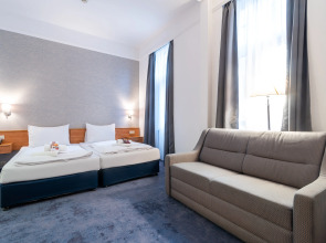 Отель East City