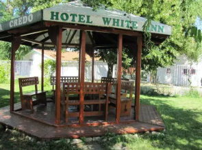 Hostel White Inn