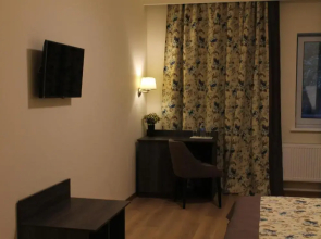 Non-Stop Hotel