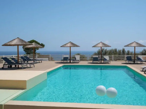 Sunny Studio Nestled Near a Refreshing Shared Pool