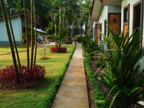 Phuket Sirinapha Resort