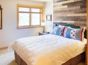 Cimarron Lodge 22 by Avantstay Ski-in/ski-out Property in Complex w/ Two Hot Tubs! Permit#12986