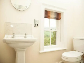 Stunning 8 Beds Country Retreat nr Richmond