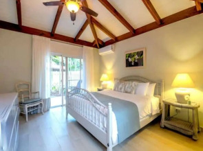 Sunny Vacation Villa 26
