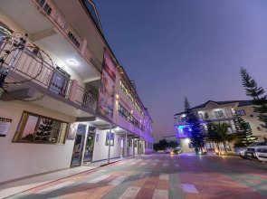 De-Kings Hotel