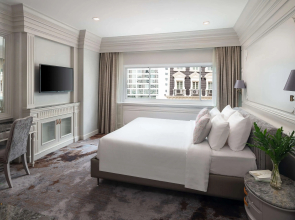 Kingston Suites 