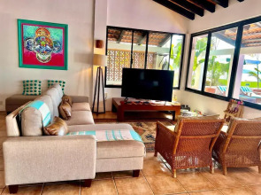Beachside - Casa Sirena 1BR Suite