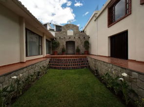 Quindeloma Art Hotel And Gallery